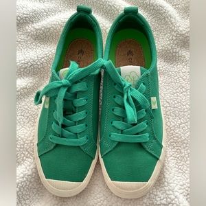 Cariuma OCA low, Earth Day Green canvas, 8.5